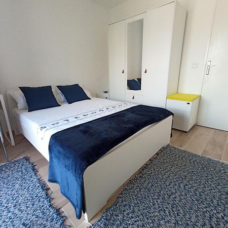 Private Room In Renovated Apartment - Tram 1 Min Walk Nice Oda fotoğraf