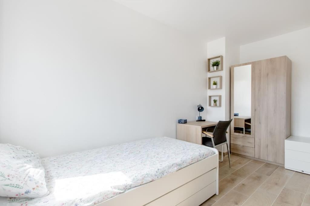 Private Room In Renovated Apartment - Tram 1 Min Walk Nice Dış mekan fotoğraf